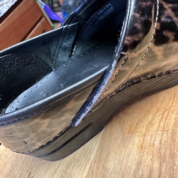 DANSKO, PATENT LEATHER, LEOPARD PRINT CLOGS, SIZE WOMEN'S 41E, 10.5 US - Picture 10 of 11